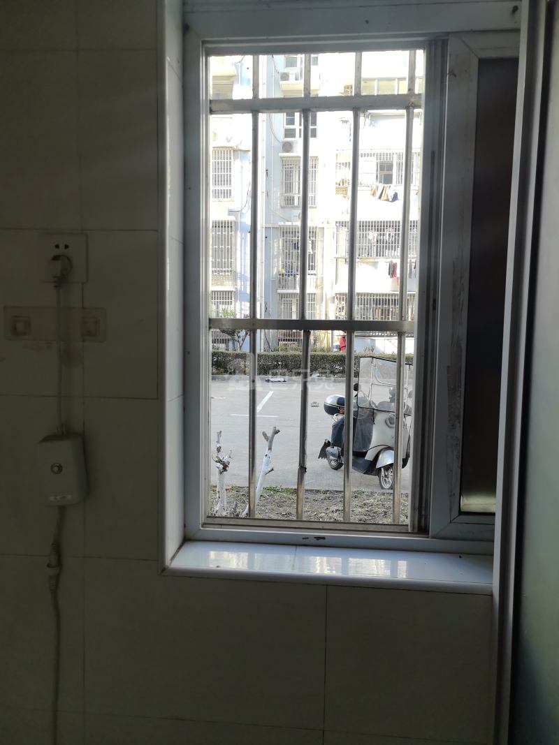 银丰苑4979928卧室窗户图8