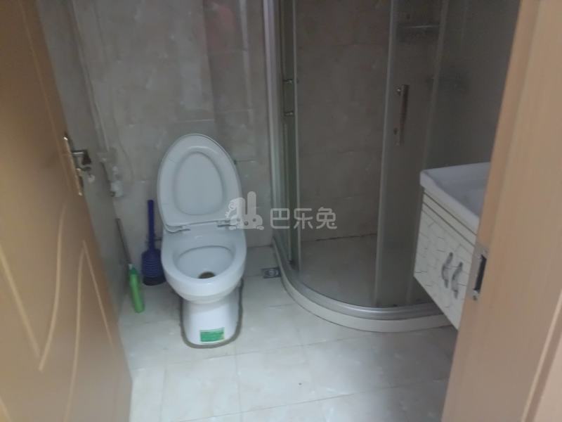 滨江万家名城一期5021447卫生间图5