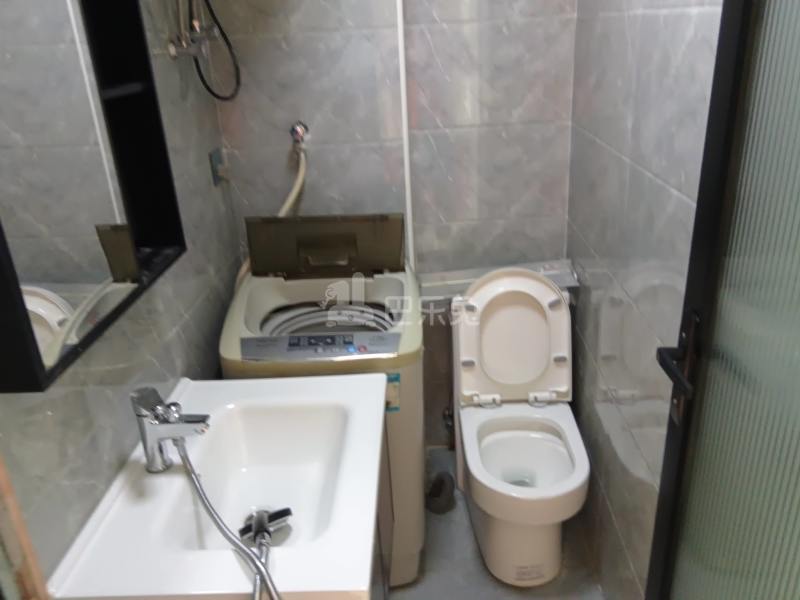 高行绿洲六期502408卫生间图10