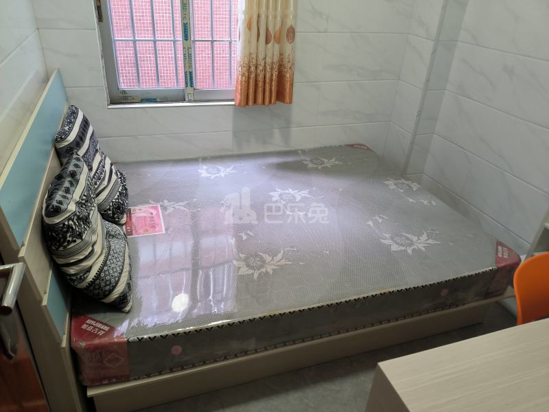 江夏村西头大街1号5030075卧室图0