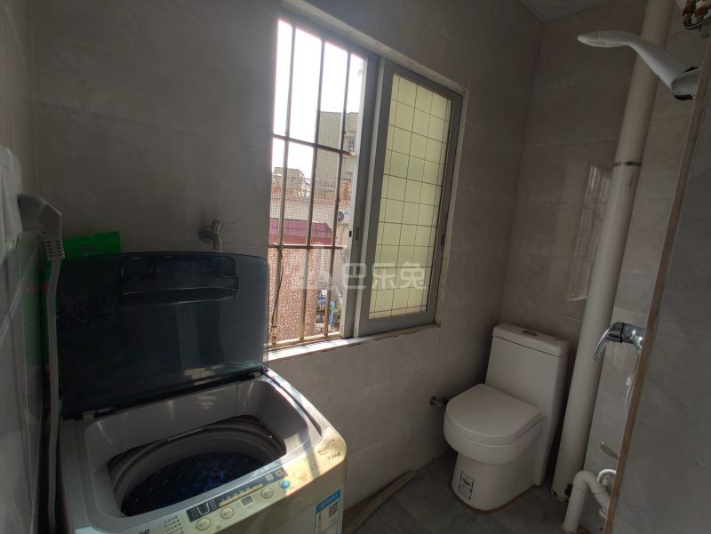 江夏村西头大街1号5030081卫生间图11