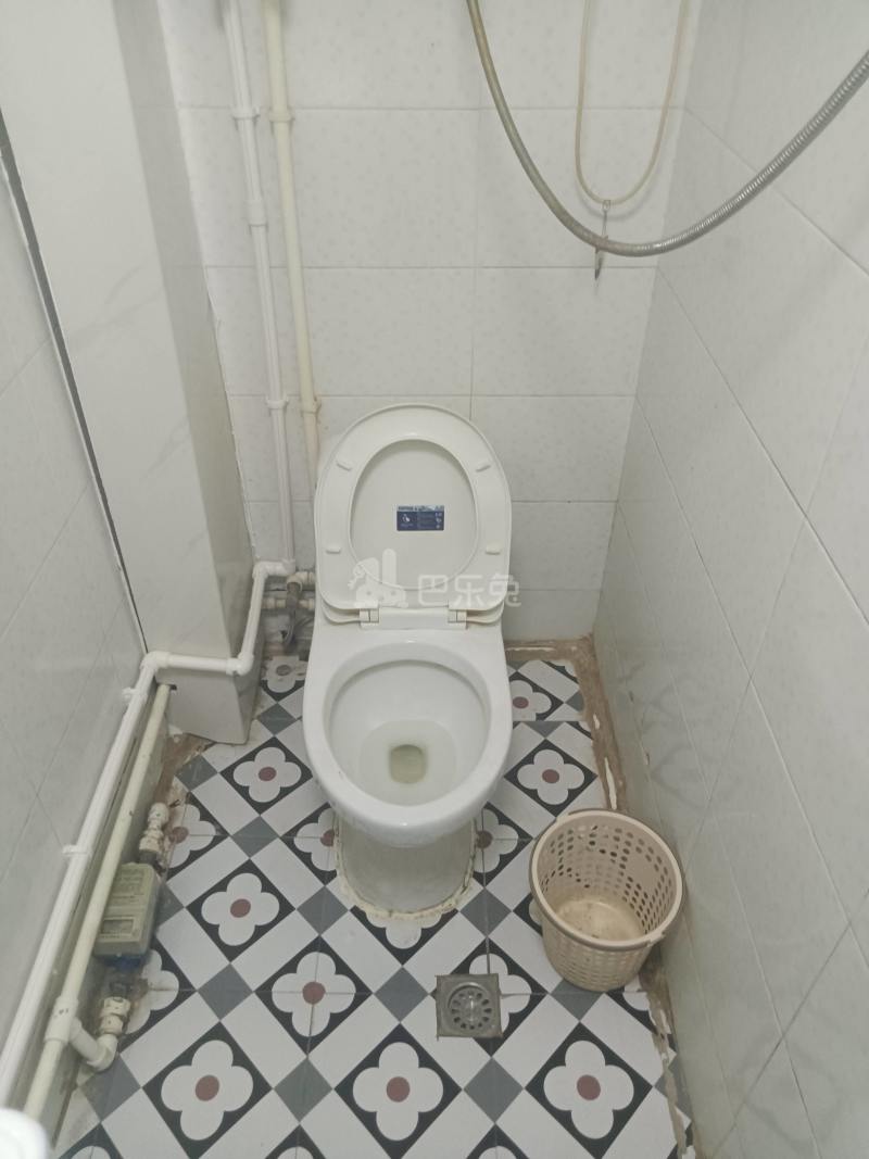 康亭小区（九亭大街671弄）5601585卫生间图2