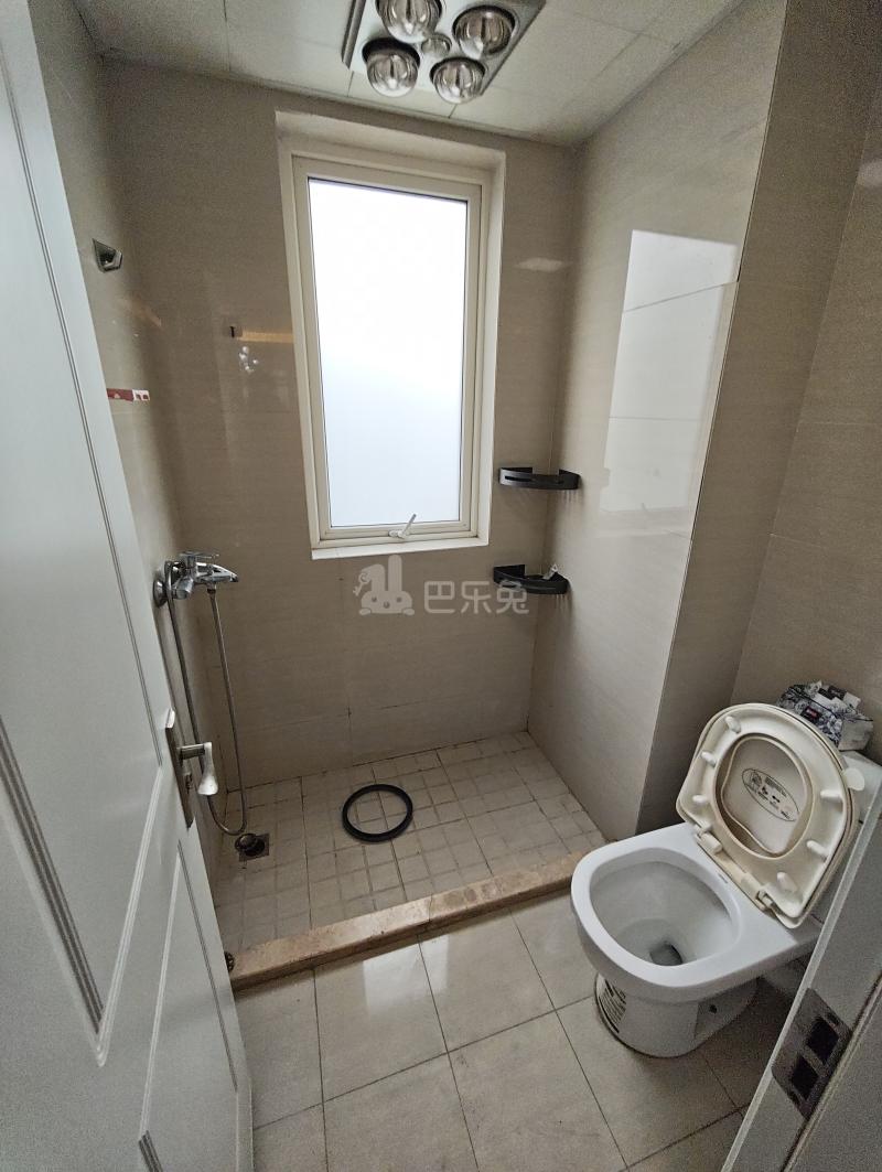 绿地滨江雅苑5184947卫生间图9