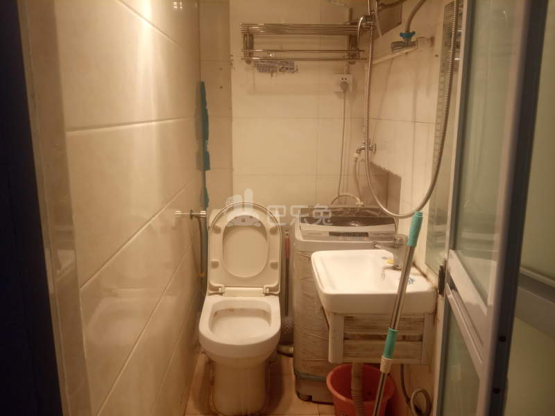 春波小区5190874卫生间图5