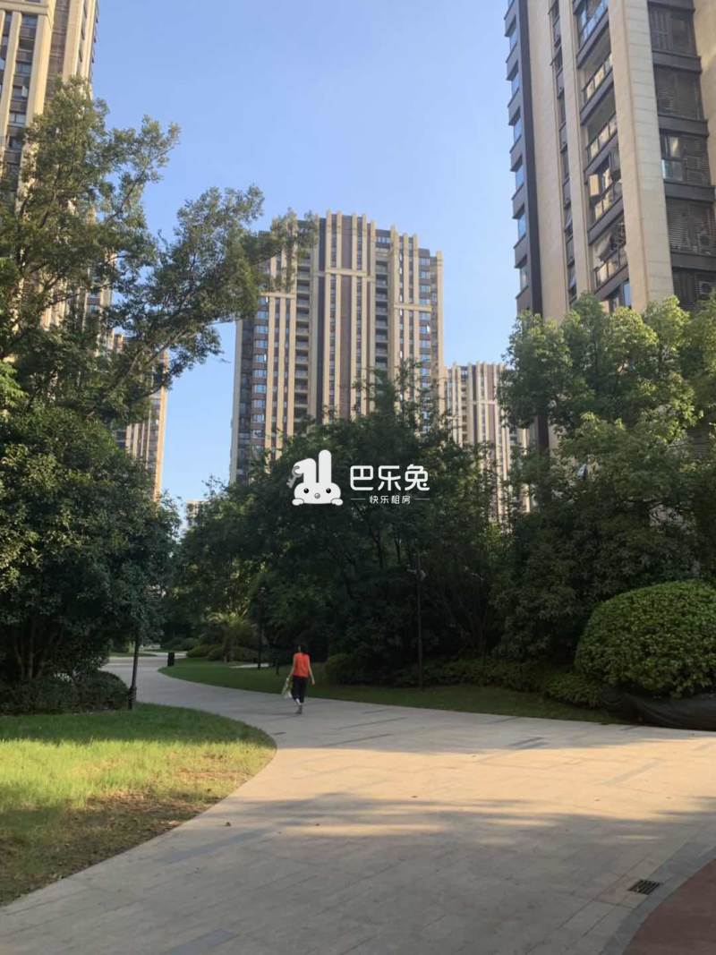 杭州余杭_融创瑷颐湾_1室1厅1卫_合租朝东南_祥运路北150米-杭州