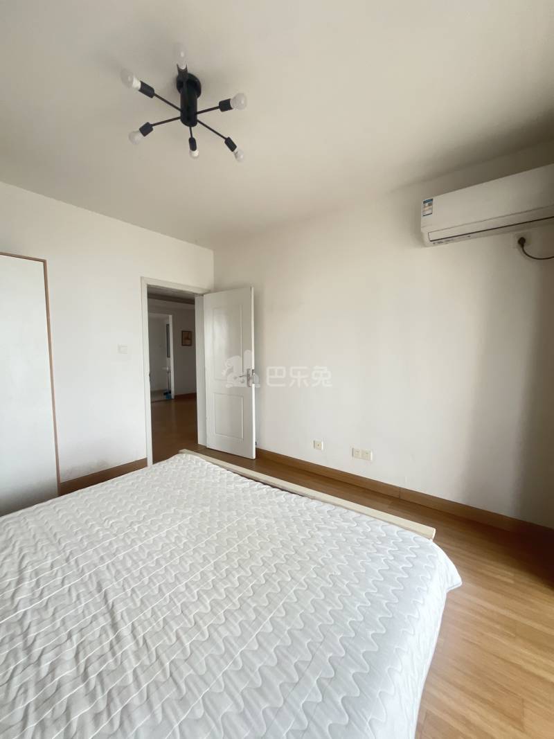 绿地滨江雅苑5321809卧室图6