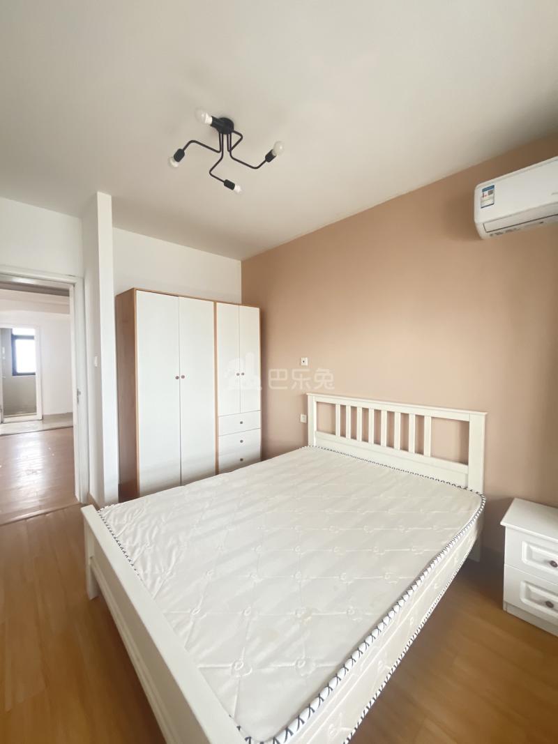 绿地滨江雅苑5321809卧室图8