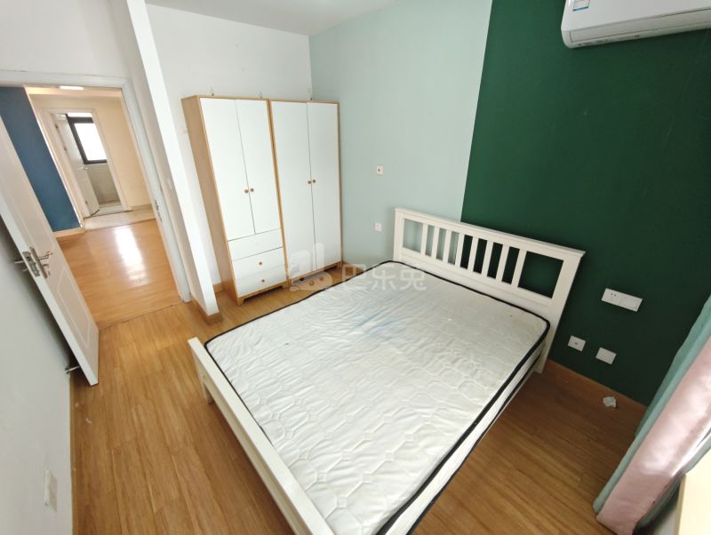 绿地滨江雅苑5322547卧室图4