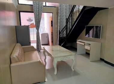 万家灯火复式公寓 1室1厅1卫