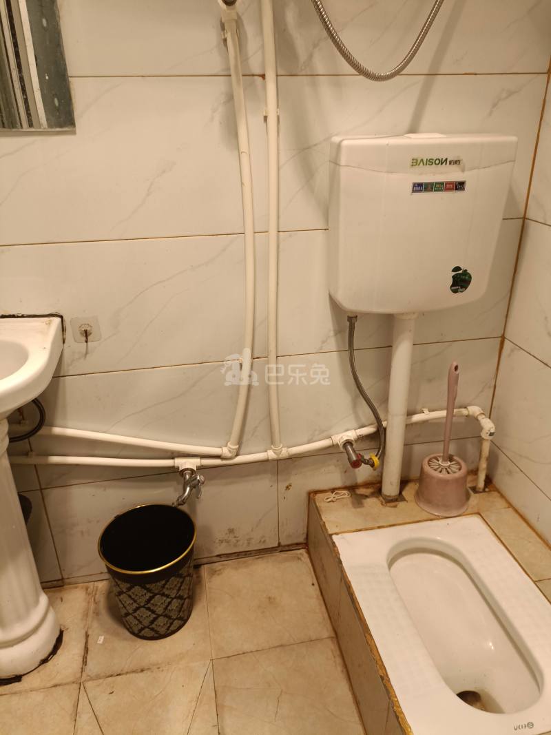 翁梅新苑三区5355254卫生间图5