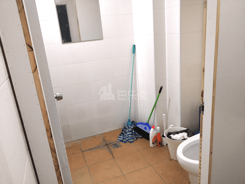 宏润国际花园东区5389478卫生间图8