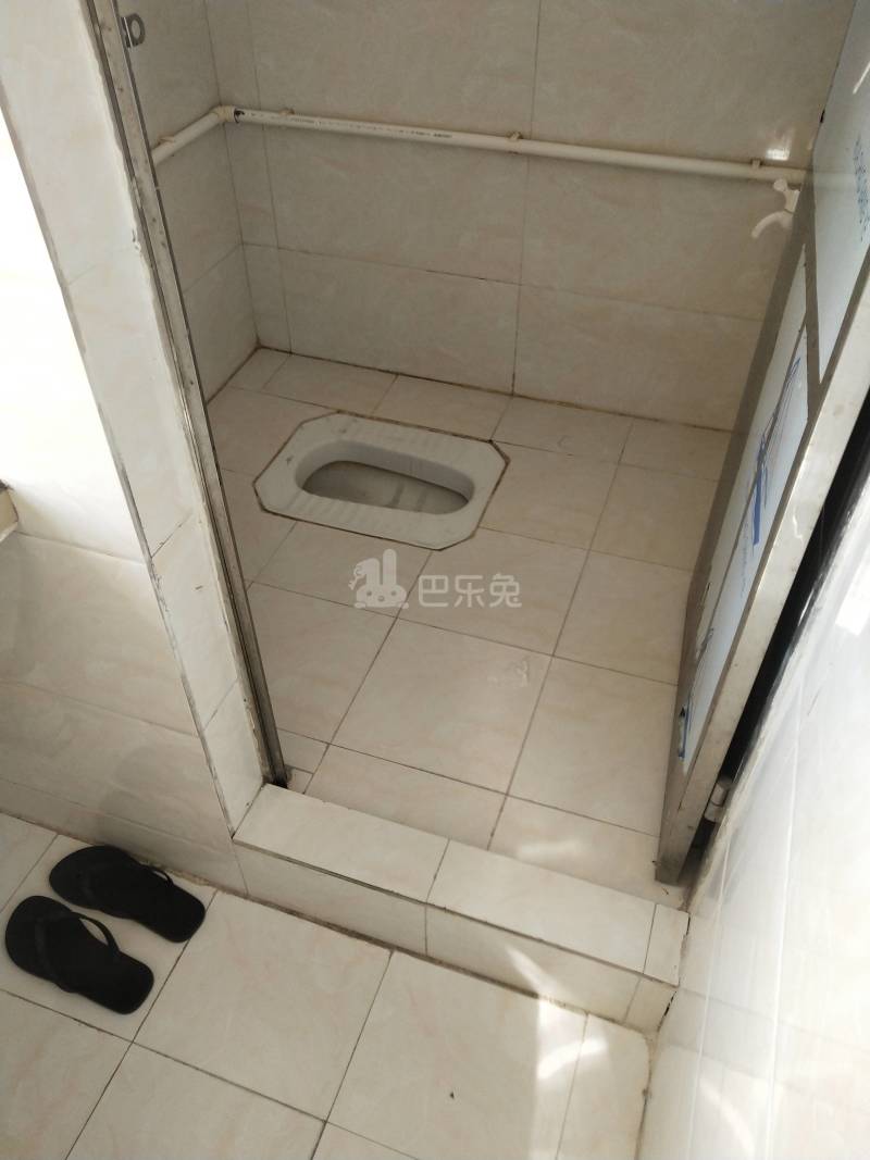 黄村西华里横一巷11号5408831卫生间图4