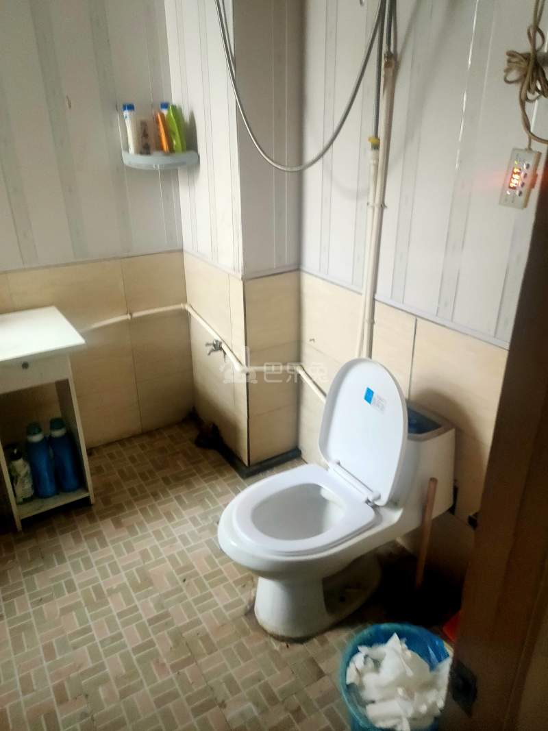 铭雅苑东区8000754卫生间图1