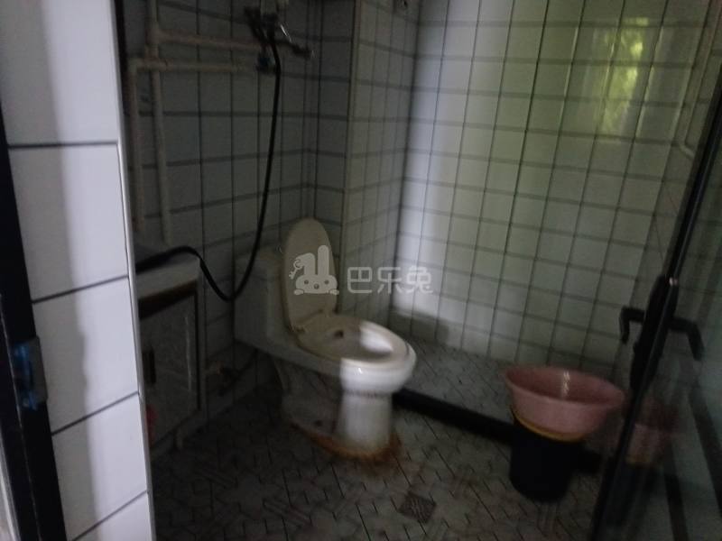 逸仙路1321弄3支弄小区5515881卫生间图5