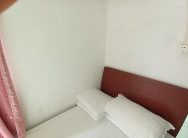 龙洞西大街72号 1室0厅1卫