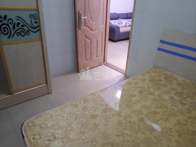 鹤边员村龙塘街一巷20号5565325卧室图1