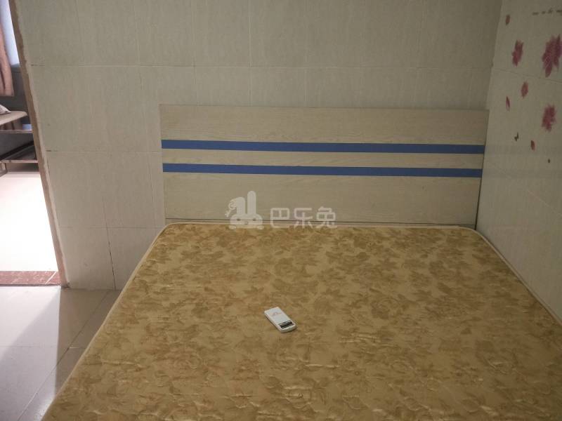 鹤边员村龙塘街一巷20号5565331卧室图1