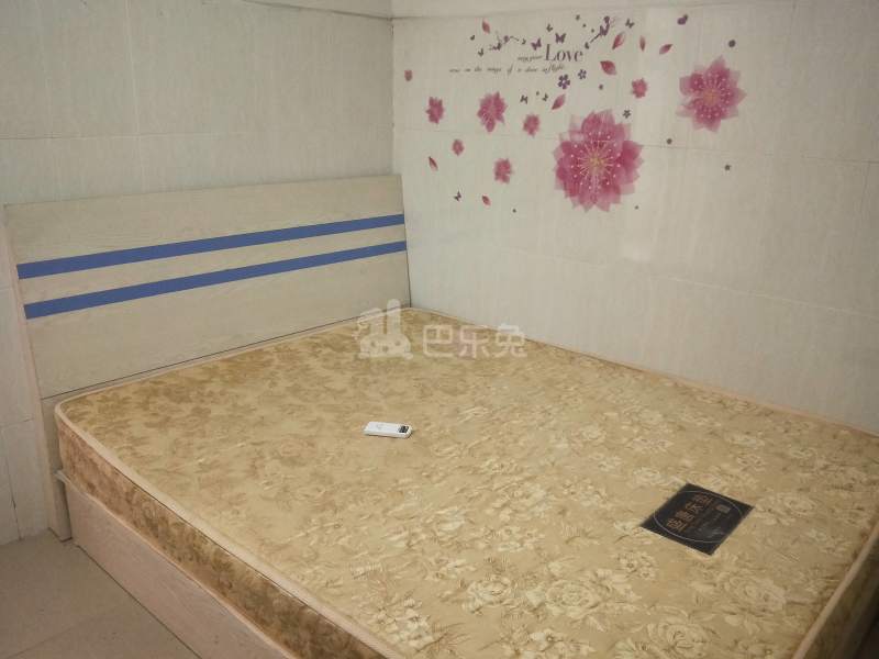 鹤边员村龙塘街一巷20号5565331卧室图0