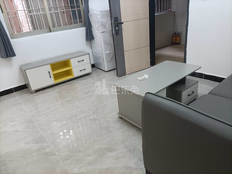 龙洞南安里7号5584417客厅图8