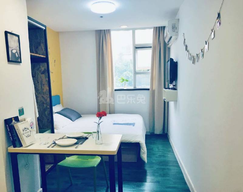 逗号公寓（广州花都建设路店）5588174卧室图3