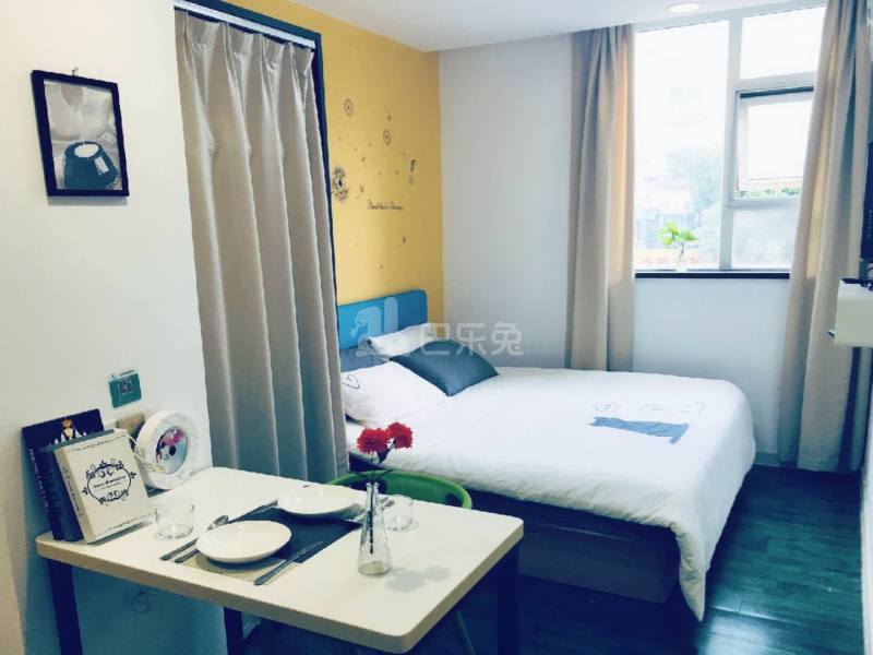 逗号公寓（广州花都建设路店）5588174卧室图2