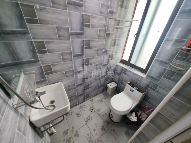 华秀雅苑5682719卫生间图8