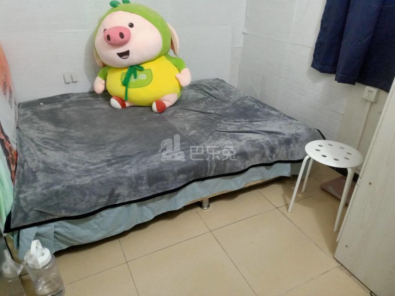 龙归南村中路118号5688741卧室图0