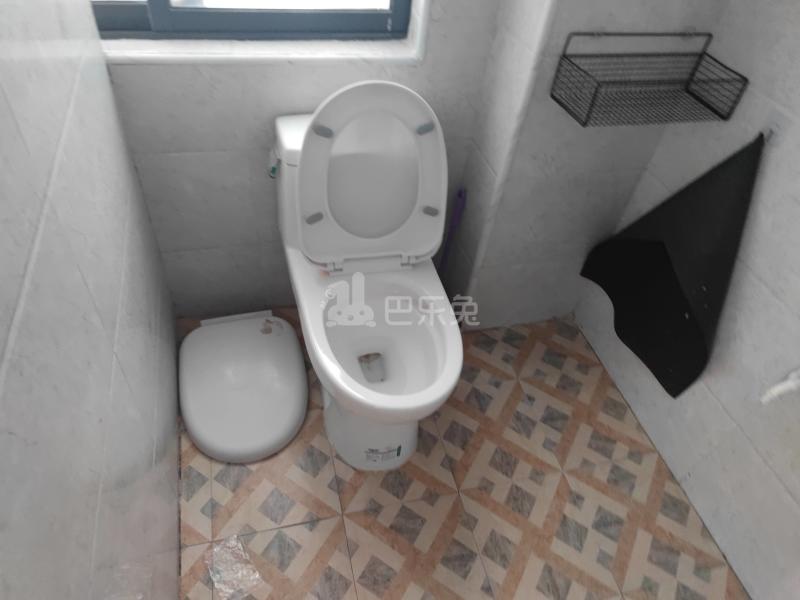 广园东路西坑直街35-15696900卫生间图4