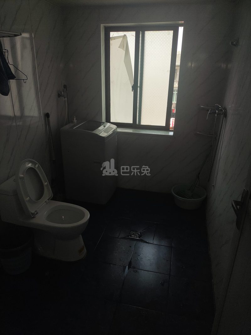 屏峰新村13722262卫生间图0