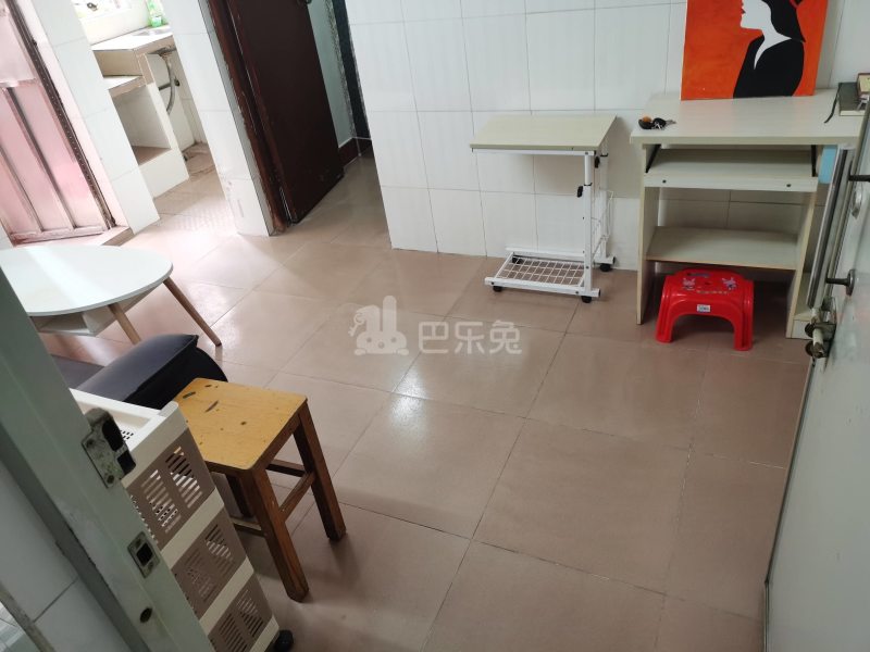 龙洞西街就成里12号5740555客厅图3