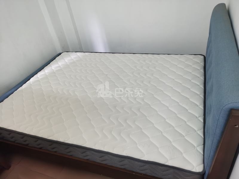 龙洞西街就成里12号5740555卧室图0