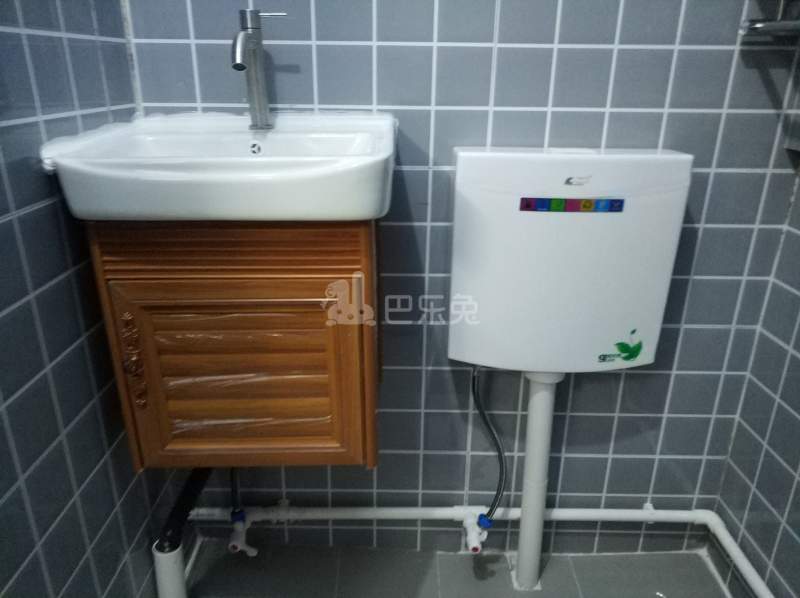 龙洞东园新村十巷1号5756714卫生间图8