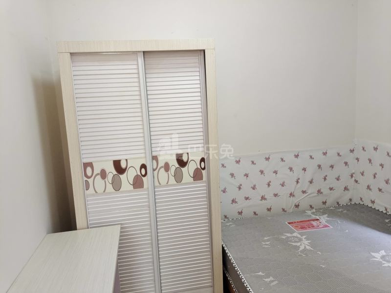 江夏大塘大街46号5788078卧室图1