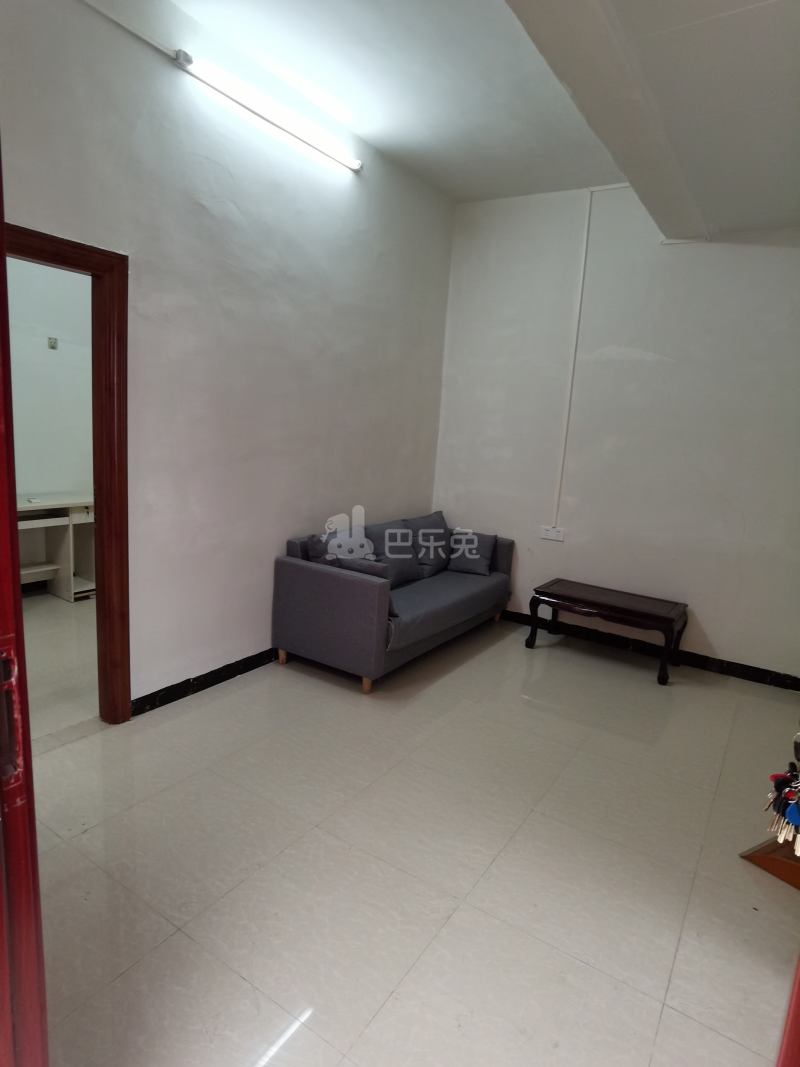 同新路5号5832320客厅图2