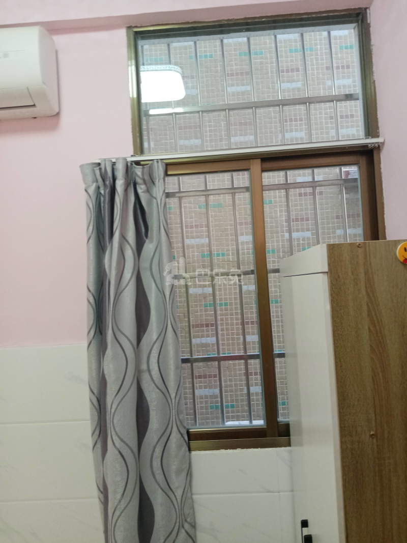 大山村卢地坊大街8号5837017卧室窗户图8