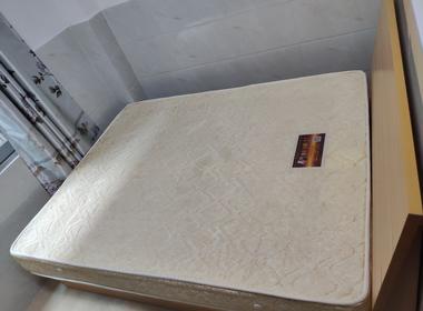 卢地坊大街东巷7号 1室1厅1卫