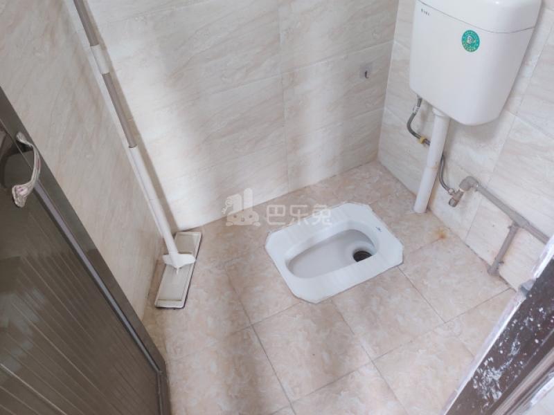 植村南约大街南三巷11号5875965卫生间图4