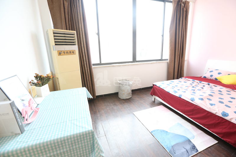 E+青年公寓（东新路店）5889852卧室图2