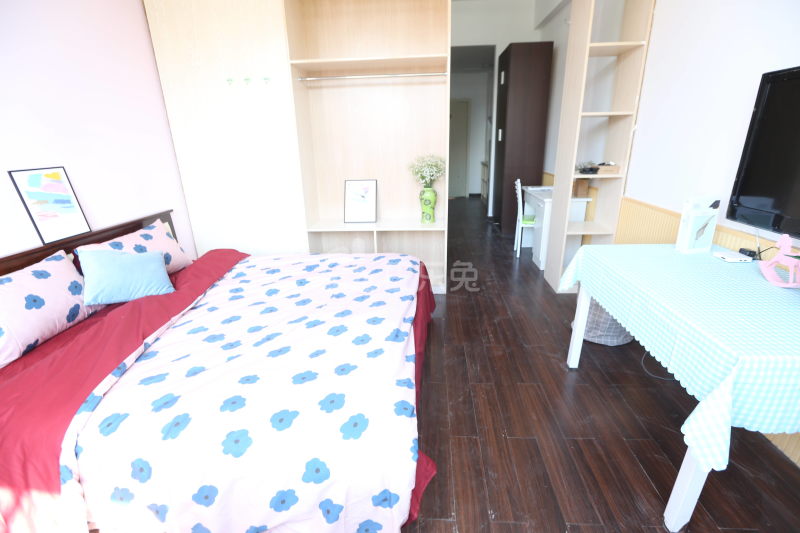 E+青年公寓（东新路店）5889860卧室图1