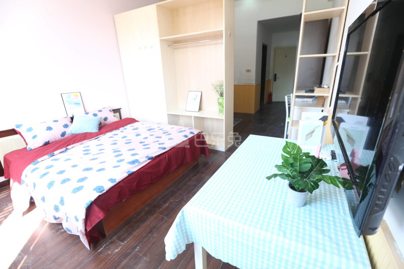 E+青年公寓（东新路店）5889860卧室图3