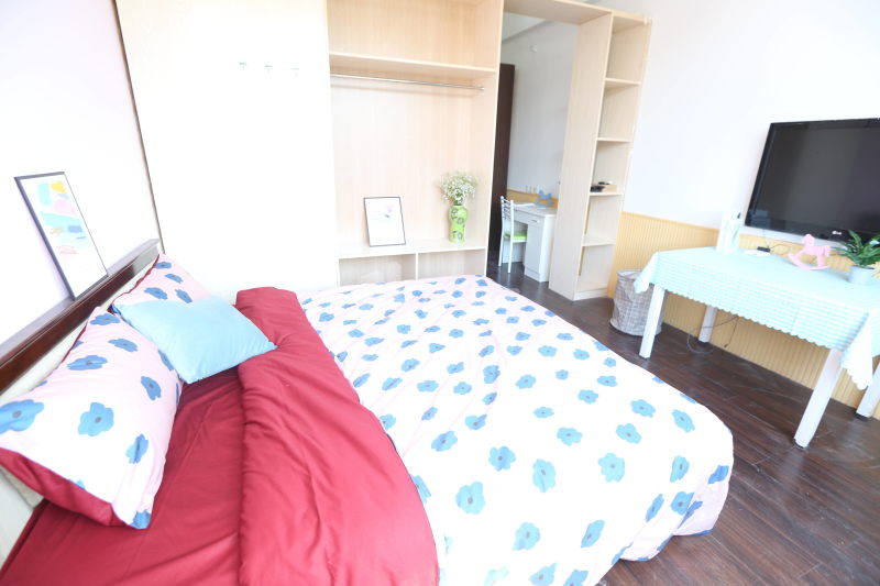 E+青年公寓（东新路店）5889860卧室图4