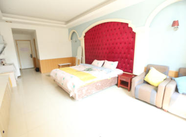 E+青年公寓（东新路店） 1室0厅1卫