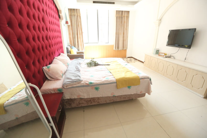 E+青年公寓（东新路店）5889866卧室图3