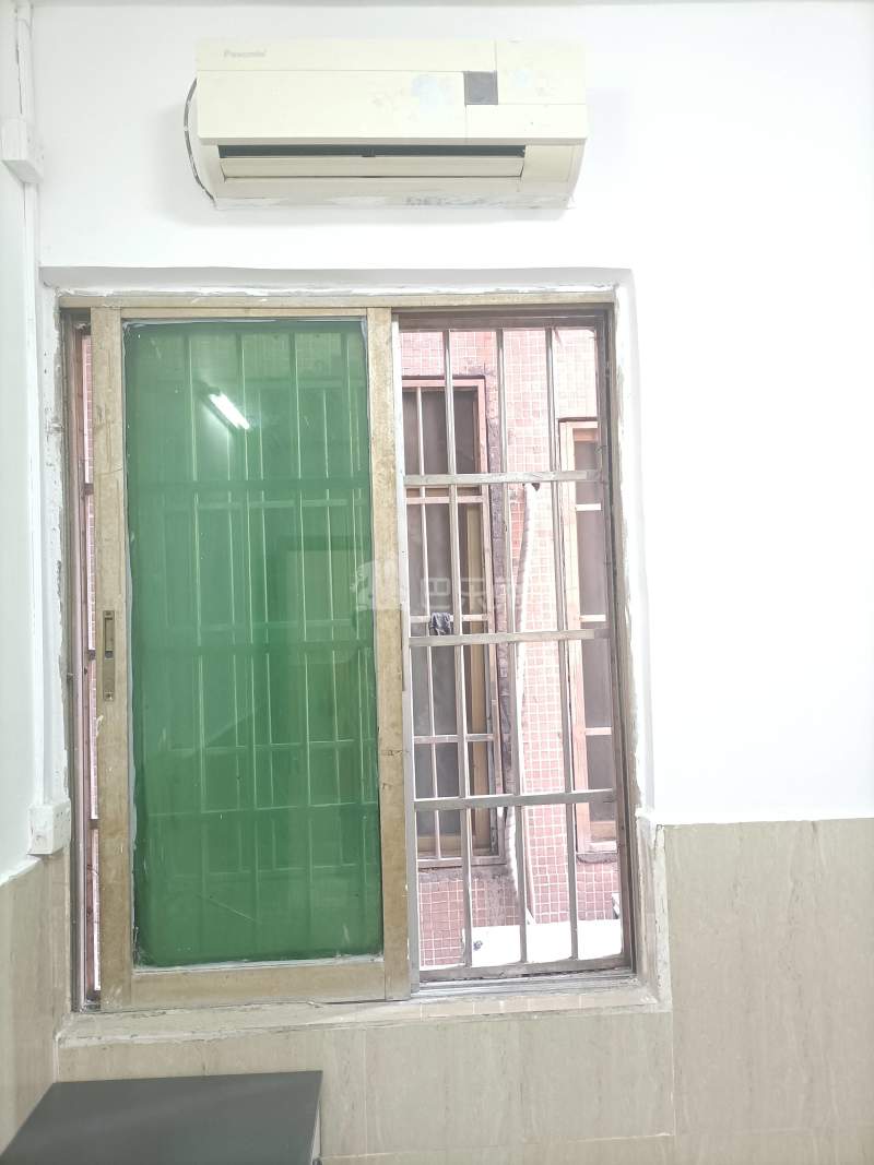 镇北南街黄地巷6号5899773卧室窗户图7