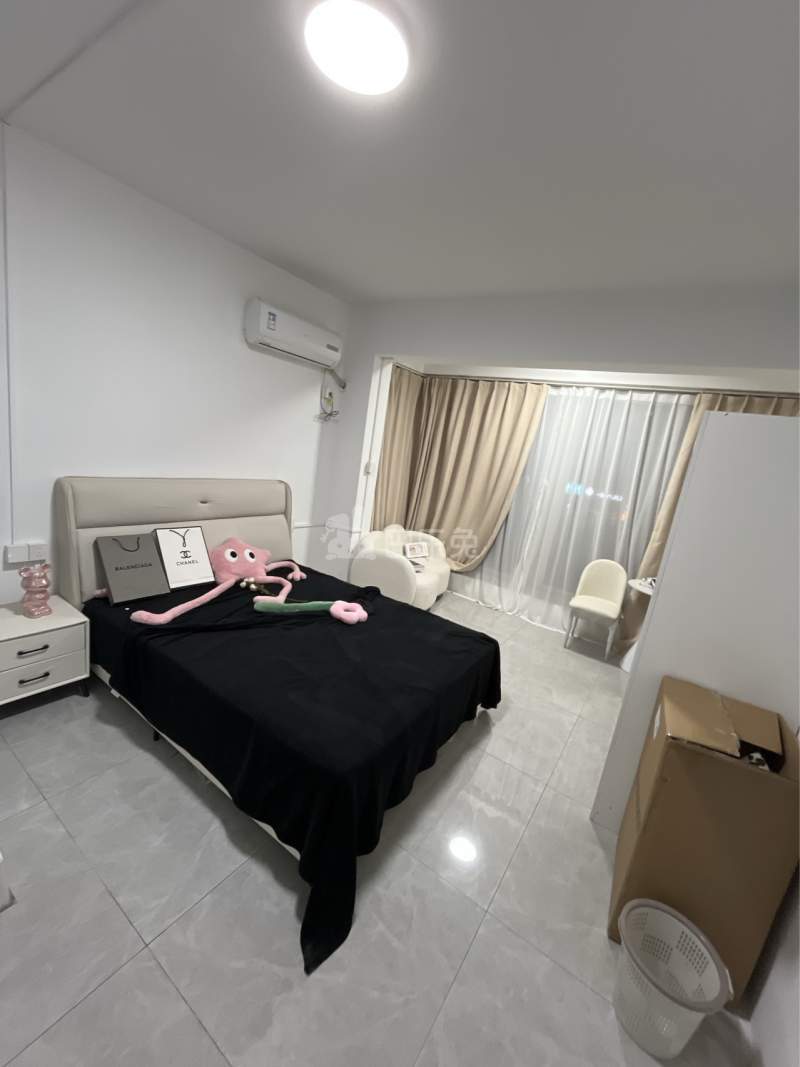 远洋万和四季6093816卧室图1