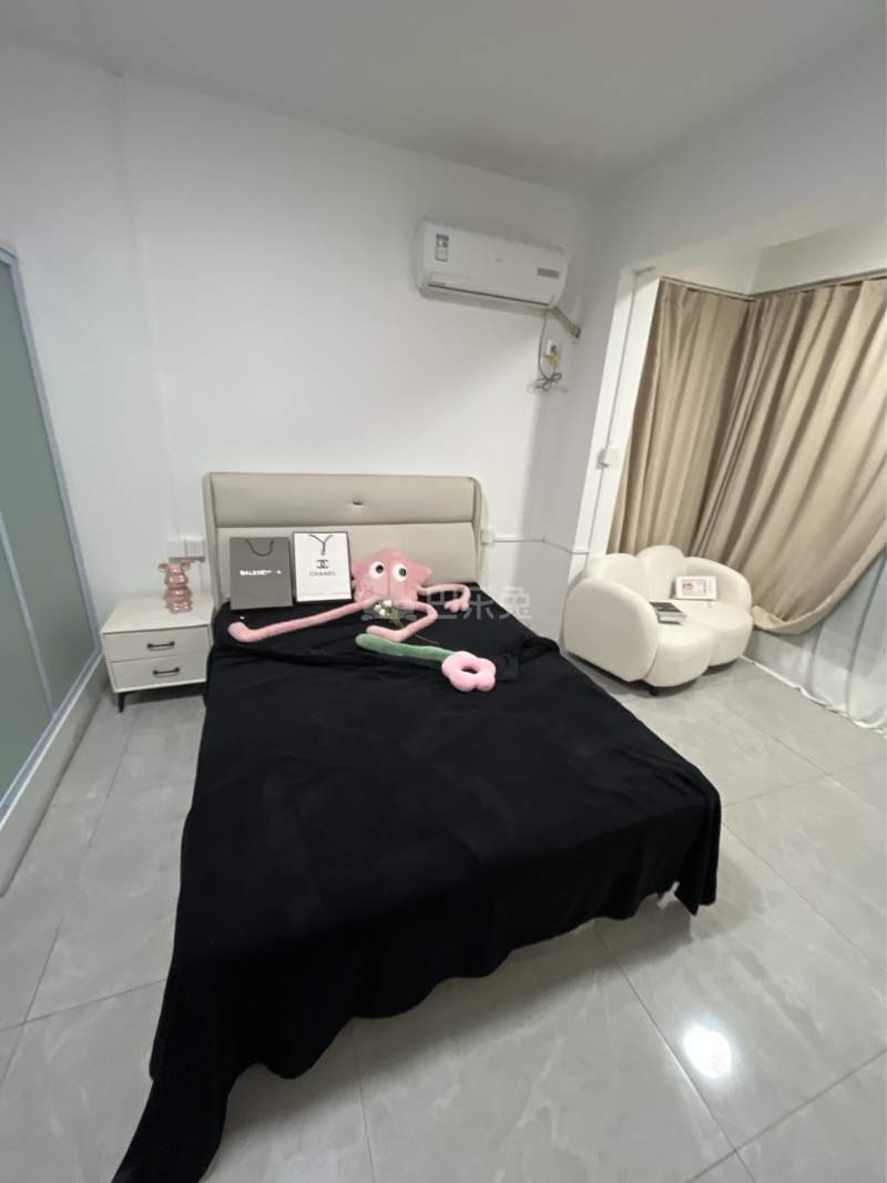 远洋万和四季6093816卧室图2