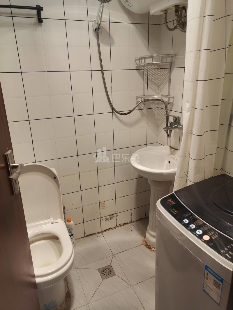 海富花园6120119卫生间图5