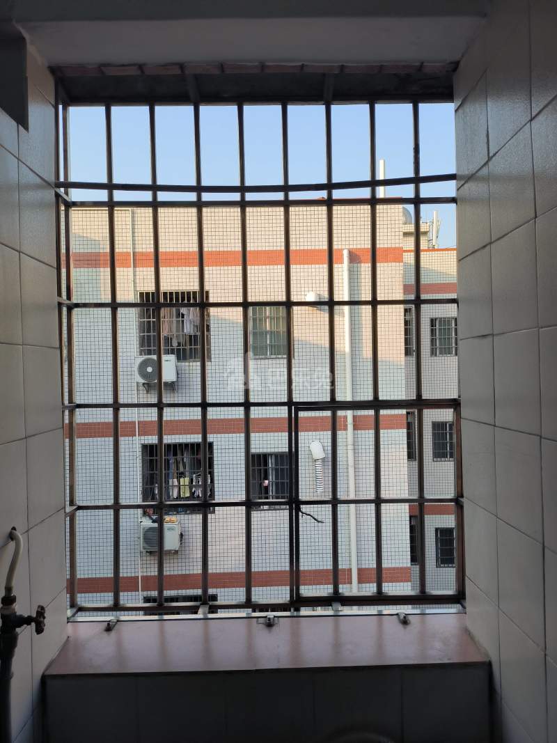 黄村石门里六横4号6183288卧室窗户图7