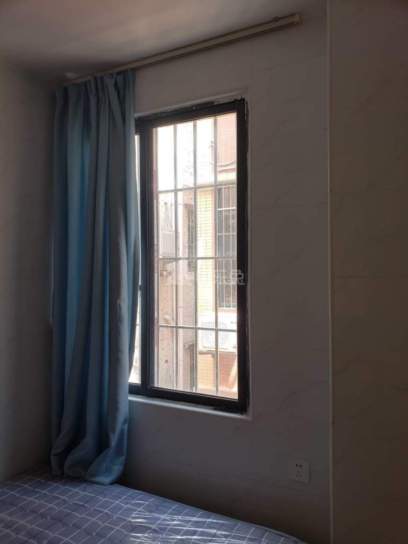 江夏村东一街十巷6号6216087卧室窗户图8