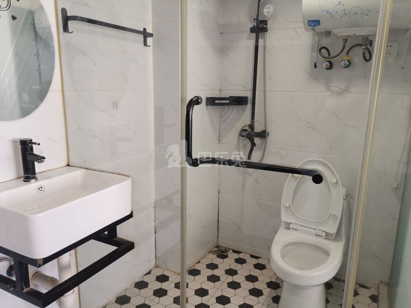 鹤立西路1-9幢6222800卫生间图1